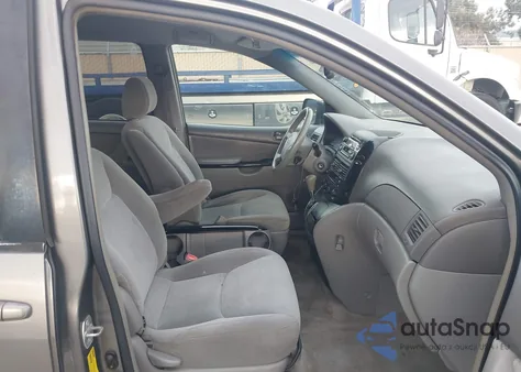 2005 Toyota Sienna Le z USA, uszkodzony, nr VIN 5TDZA23C55S262848